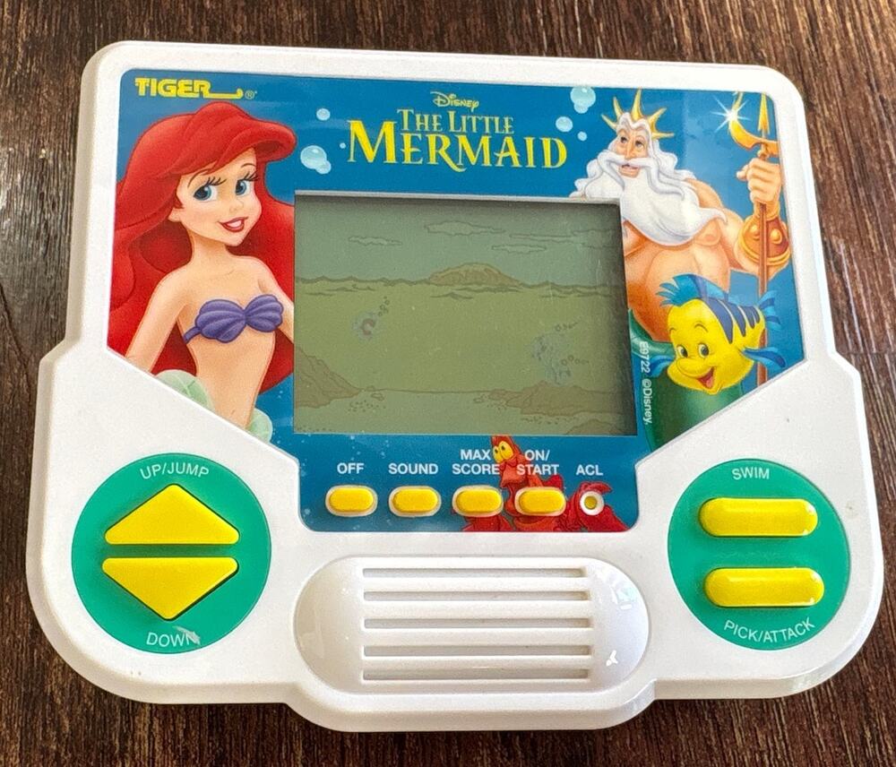 Hasbro Tiger Electronics The Little Mermaid Handheld LCD Video Game 2020 EUC Toy